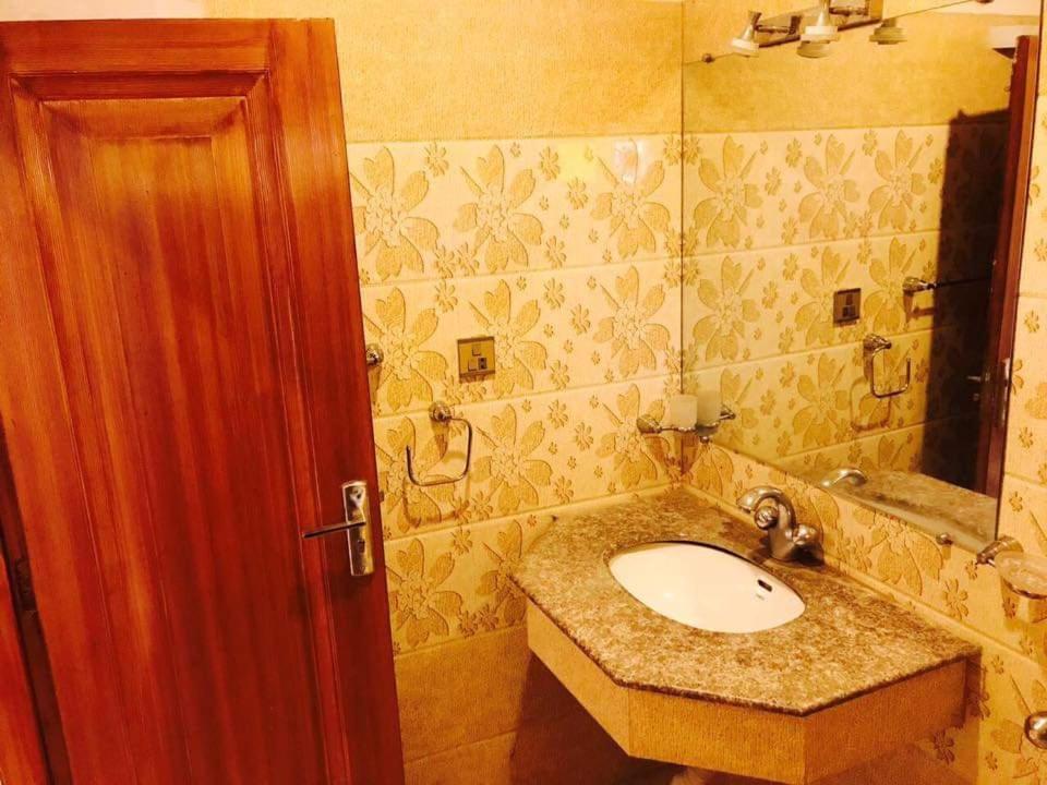 Pak Hotel Islamabad Exteriör bild
